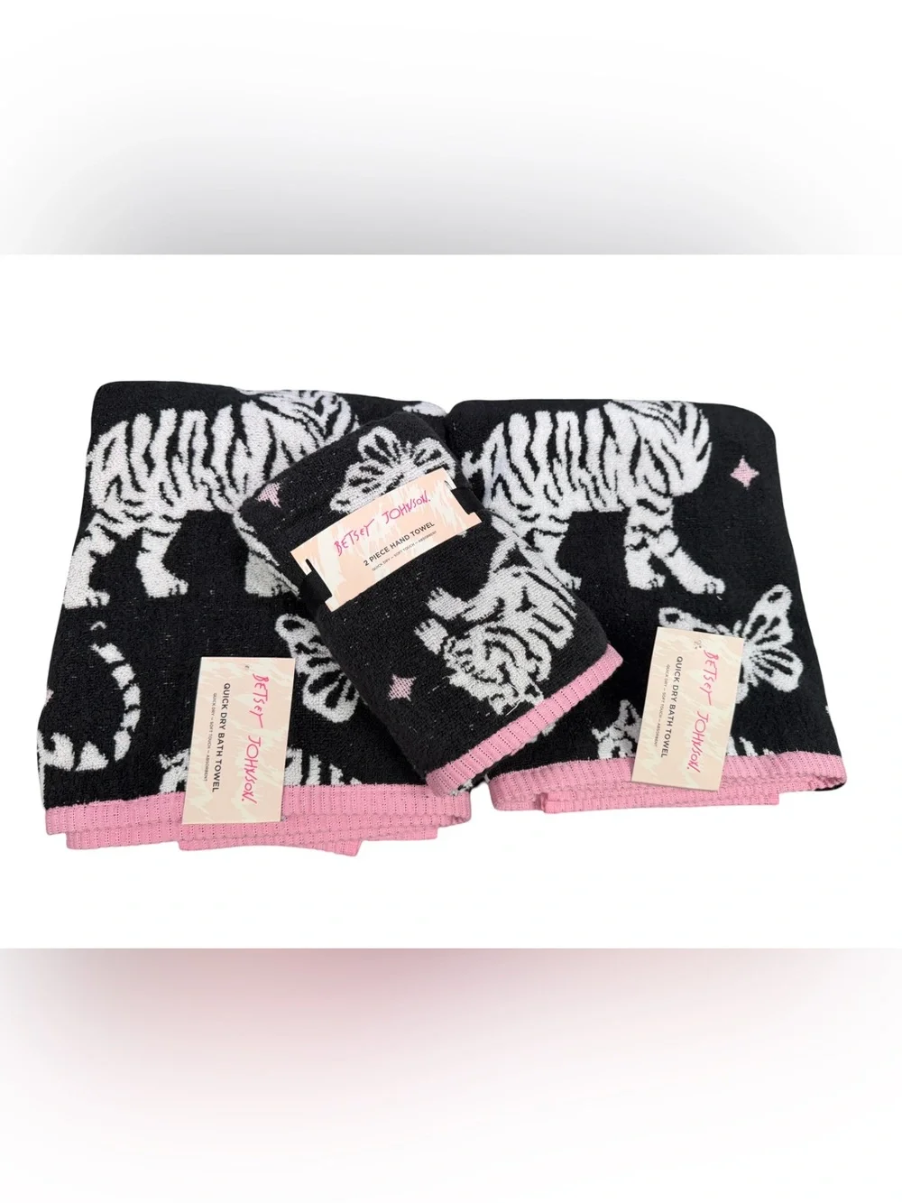 Betsey Johnson NWT Plush Black & White Tiger Print Bath and Hand Towel Set